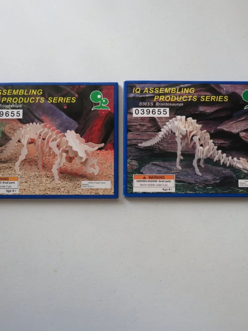 IQ Assembling Products Series Brontosaurus D303/S Triceratops D302 Lot of 2 NEW